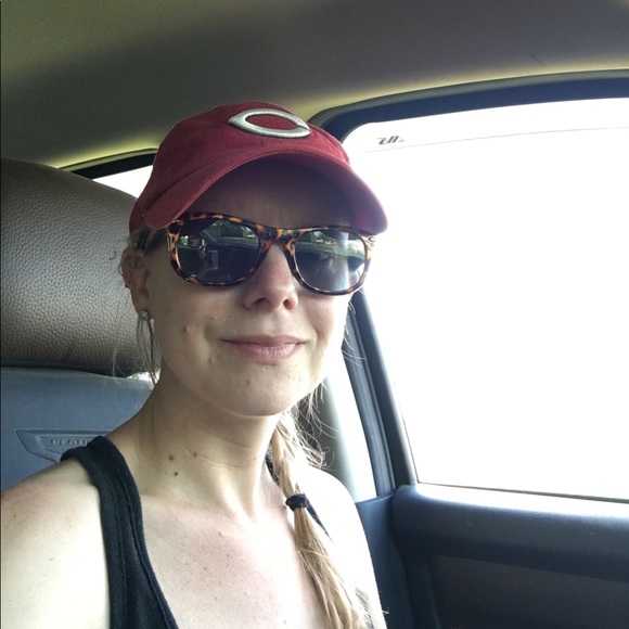 Meet your Posher, April - Picture 7 of 8